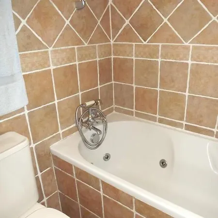 House With 2 Bedrooms In Colares With Terrace And Wifi *