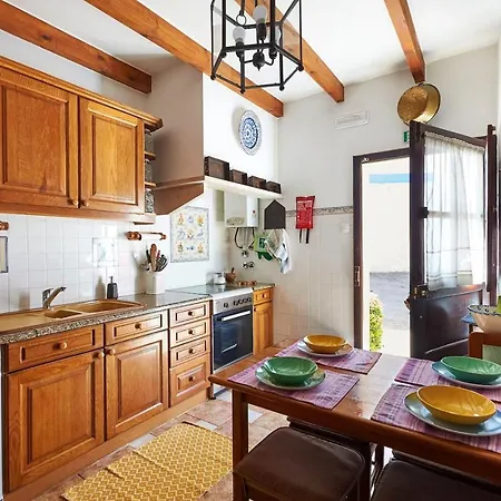 Casa vacanze House With 2 Bedrooms In Colares With Terrace And Wifi