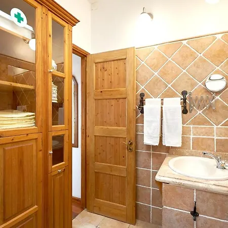 House With 2 Bedrooms In Colares With Terrace And Wifi *