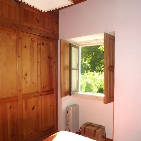 Casa vacanze House With 2 Bedrooms In Colares With Terrace And Wifi *